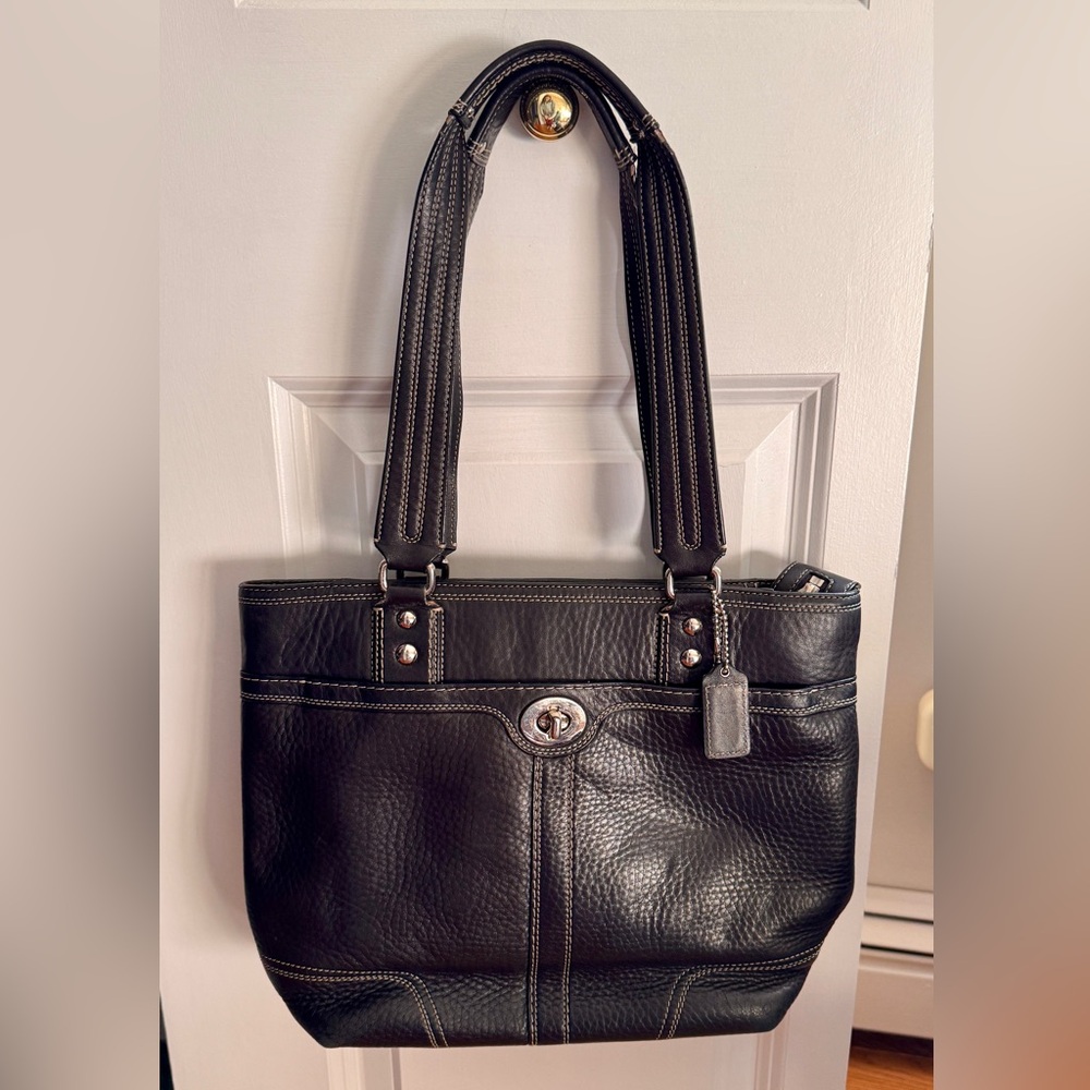 Vintage Coach Hamptons Black Pebbled Leather Tote Bag. Used. Good condition.